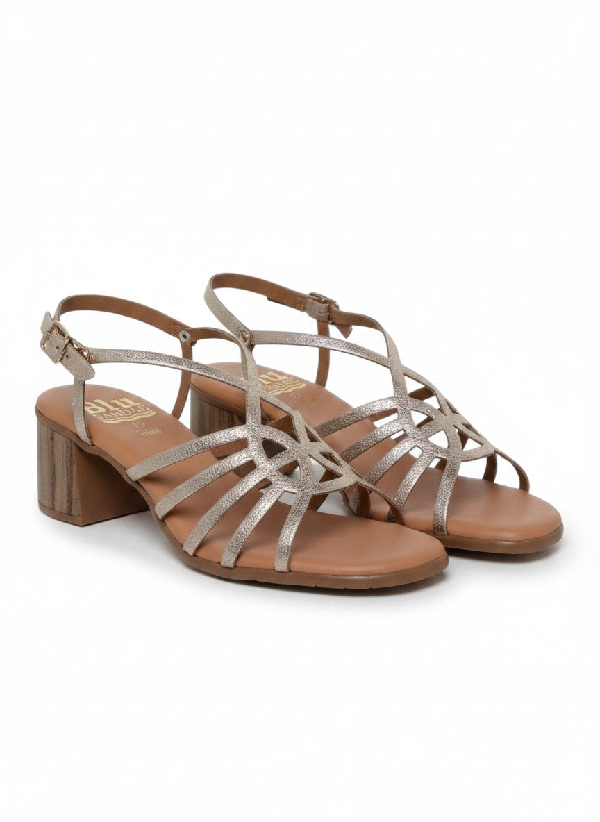 Sandales en cuir doré