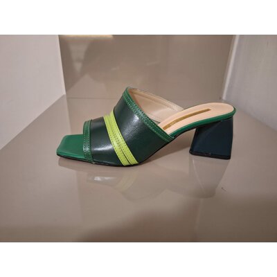 Mules en cuir vert