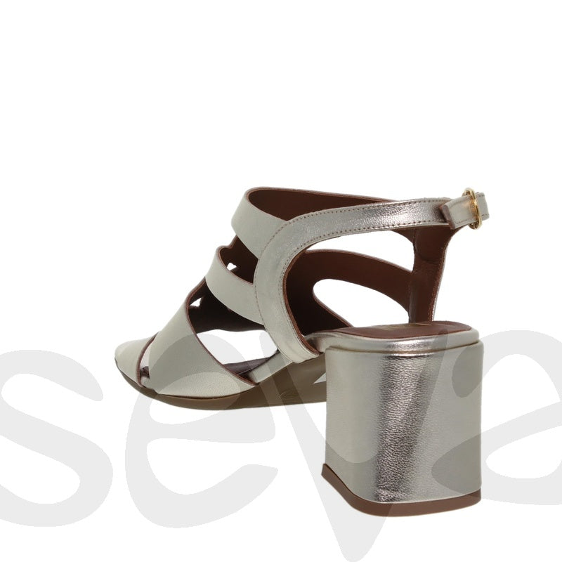 Sandales en cuir platines